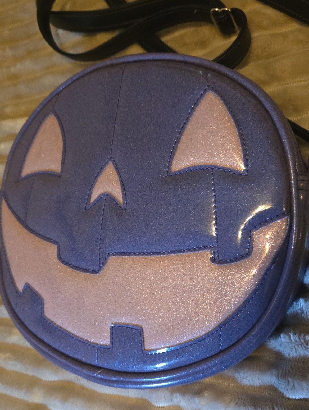 Love Pain & Stitches Pumpkin Crossbody Bag - Picture 2 of 11